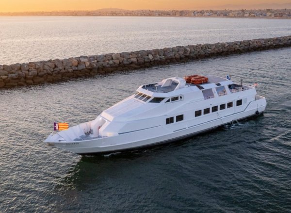 Party Yacht Majorca exterior cruising Long Beach